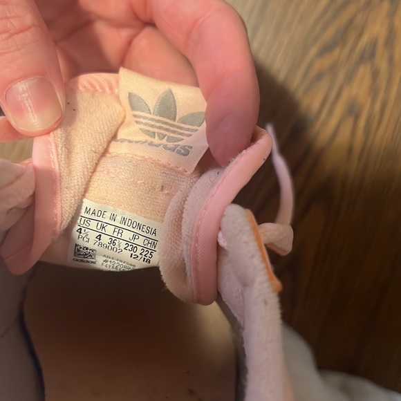 Adidas - Picture 2 of 4